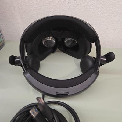 Lot 30: Samsung VR