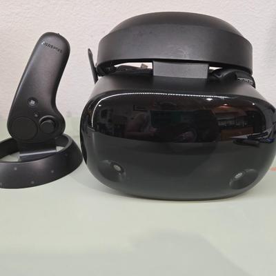 Lot 30: Samsung VR
