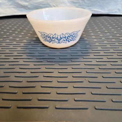 Sale Photo Thumbnail #19: Federal Glass Blue Tulip design bowl.