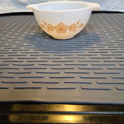 Sale Photo Thumbnail #28: Pyrex Butterfly Gold 401 bowl