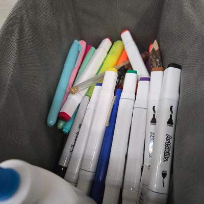 Lot 31: Lot of Office Supplies: Sharpies, Crayons, Paperclips, Stapler