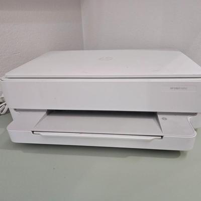 Lot 34: HP Envy 6052 Color Printer / Scanner