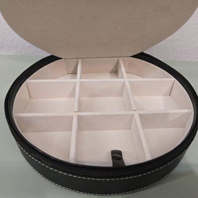 Lot 36: Travel Jewelry Case
