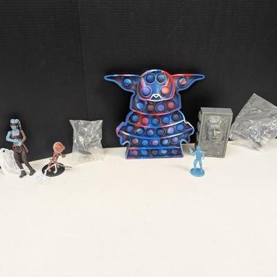 Star Wars Figures - 2004 Aayla Secura Attack Of The Clones - 1999 Pit Droid