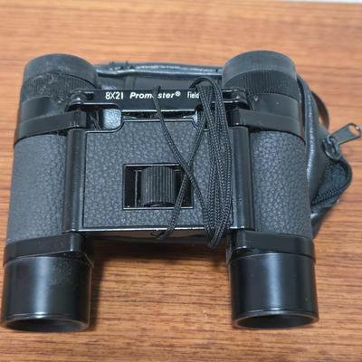 Lot 54: Compact Binoculars