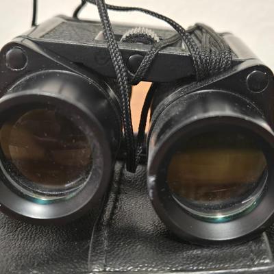 Lot 54: Compact Binoculars