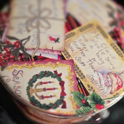 Vintage “Letters to Santa” Christmas Tin Pail – Festive Holiday Collectible with Handle