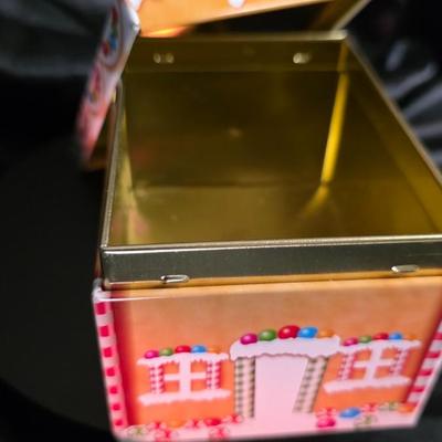 Vintage Gingerbread House Holiday Tin – Festive Candy Cottage Collectible Storage Décor
