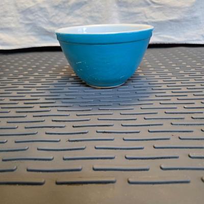 Sale Photo Thumbnail #48: Pyrex Robin Egg Blue 401
Has scratches