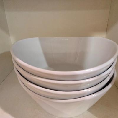 Lot 68: Set of White Dishes