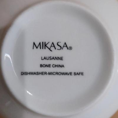 Lot 68: Set of White Dishes