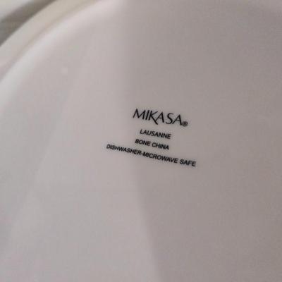 Lot 68: Set of White Dishes