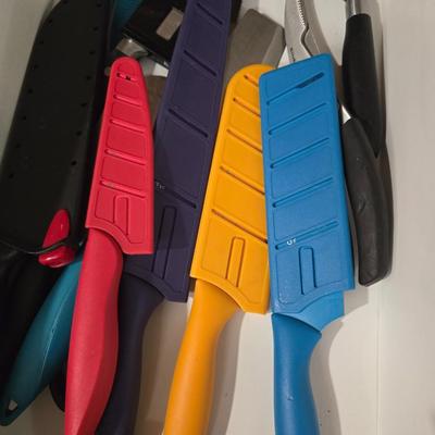 Lot 69: Lot of Knives, Sharpeners, Scissors