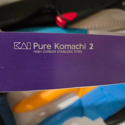 Lot 69: Lot of Knives, Sharpeners, Scissors