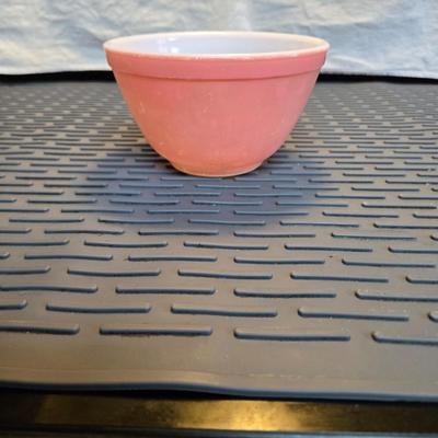 Sale Photo Thumbnail #51: Pyrex pink 401
Has some scratches
Hard to find