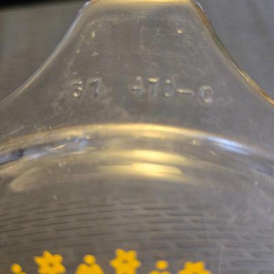 Sale Photo Thumbnail #56: Pyrex Sunfloer lid only
Corner is rough feeling, size 470-C