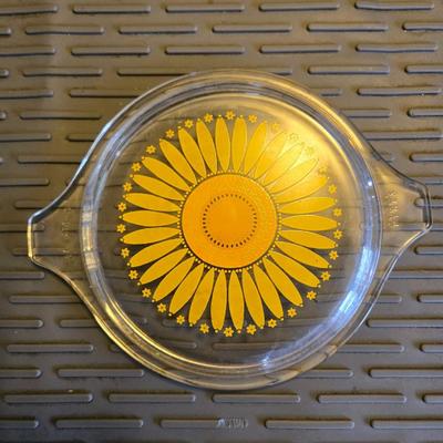 Sale Photo Thumbnail #55: Pyrex Sunfloer lid only
Corner is rough feeling, size 470-C