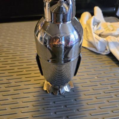 Sale Photo Thumbnail #67: Stainless Steel penguin drink shaker with strainer