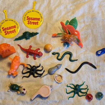 Sale Photo Thumbnail #71: Misc group of Vintage Toys