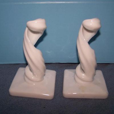 LOT 98 GORGEOUS VINTAGE MILK GLASS REPOUSSE ROSE VASE & TWISTY CANDLESTICKS