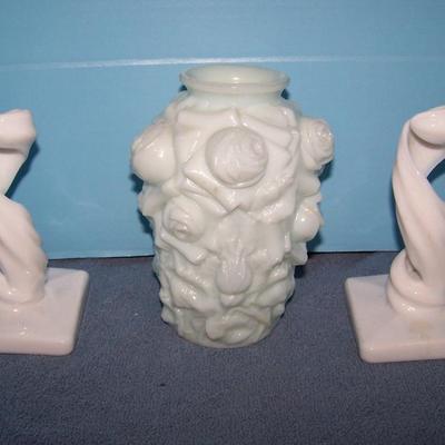 LOT 98 GORGEOUS VINTAGE MILK GLASS REPOUSSE ROSE VASE & TWISTY CANDLESTICKS