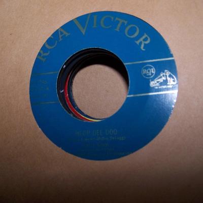 LOT 99 VINTAGE 45 RPM RECORD ALBUMS 1940/1950S RCA/DECCA/COLUMBIA