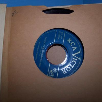 LOT 99 VINTAGE 45 RPM RECORD ALBUMS 1940/1950S RCA/DECCA/COLUMBIA