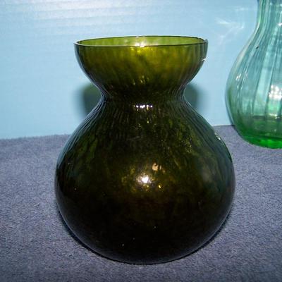 LOT 102 BEAUTIFUL VINTAGE MCM ART GLASS + 2 TULIP VASES