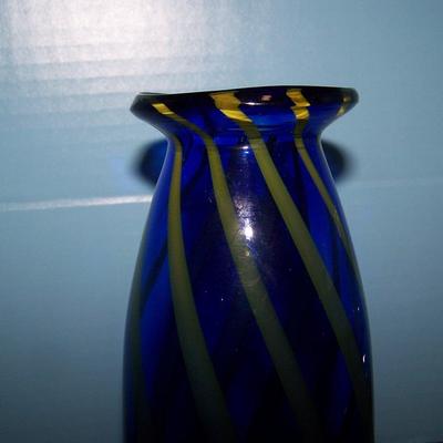 LOT 102 BEAUTIFUL VINTAGE MCM ART GLASS + 2 TULIP VASES