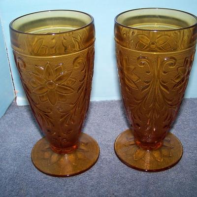 LOT 105 GREAT VINTAGE GLASSWARE--ORANGE JUICE DECANTER