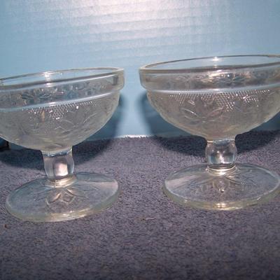 LOT 105 GREAT VINTAGE GLASSWARE--ORANGE JUICE DECANTER