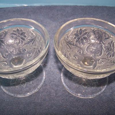 LOT 105 GREAT VINTAGE GLASSWARE--ORANGE JUICE DECANTER