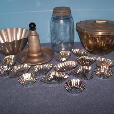 LOT 108 WONDERFUL OLD KITCHEN STUFF--EGG TIMER/MOLDS/JAR