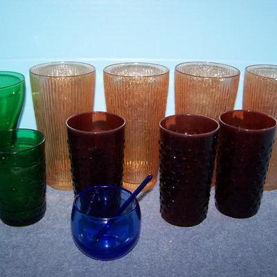 LOT 111 WONDERFUL VINTAGE COLORFUL GLASSWARE--CARNIVAL/RUBY plus