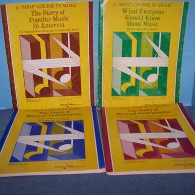 LOT 112 MINI COURSE in MUSIC 1973