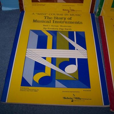 LOT 112 MINI COURSE in MUSIC 1973