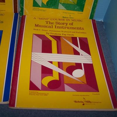 LOT 112 MINI COURSE in MUSIC 1973