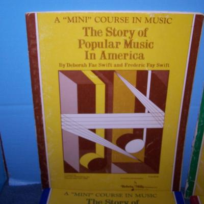 LOT 112 MINI COURSE in MUSIC 1973