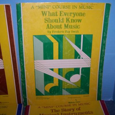 LOT 112 MINI COURSE in MUSIC 1973