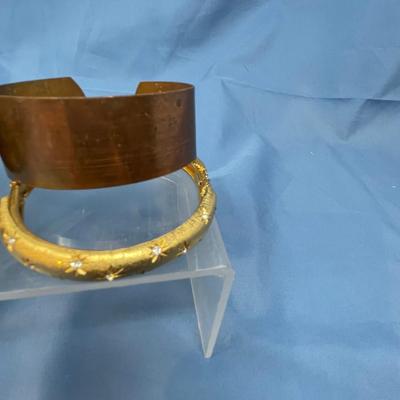 Sale Photo Thumbnail #52: 5 bracelets, very clean.  The top left one is Lucite, not Bakelte