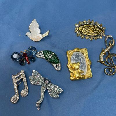 Sale Photo Thumbnail #66: 8 great brooches!  The dove pin has damage!