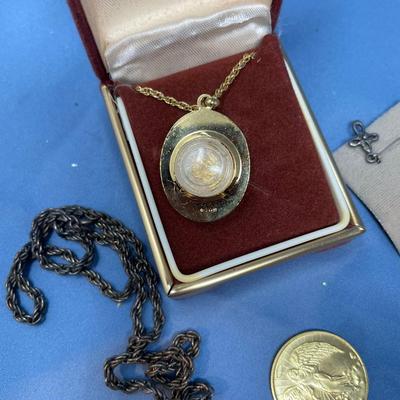 Sale Photo Thumbnail #77: Rosaries & other icon items.