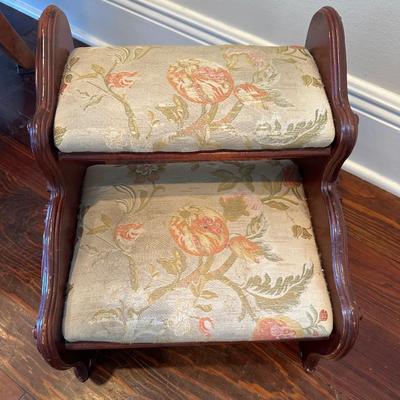 Pulaski Upholstered Wooden Step Stool / Bed Steps