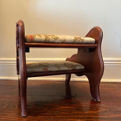 Pulaski Upholstered Wooden Step Stool / Bed Steps