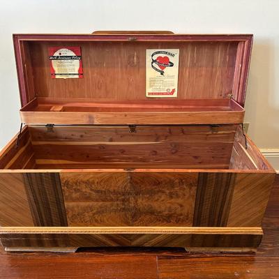 Roos “Sweetheart” Cedar Chest