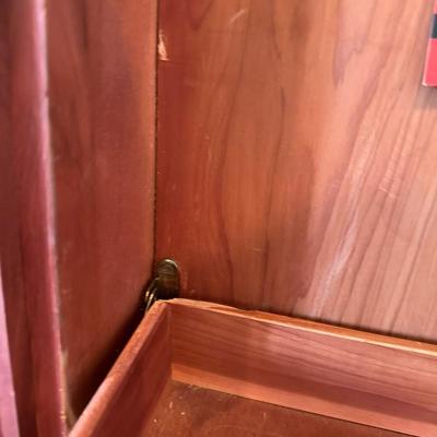 Roos “Sweetheart” Cedar Chest