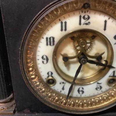 Sale Photo Thumbnail #202: This is a great vintage Mantle clock with key. It does work.