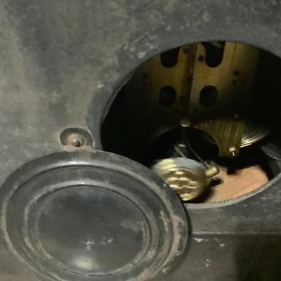 Sale Photo Thumbnail #205: This is a great vintage Mantle clock with key. It does work.