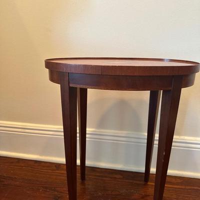 Vintage Baker Furniture Mahogany Wood Shell Inlay Side Table