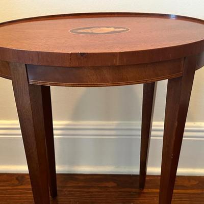 Vintage Baker Furniture Mahogany Wood Shell Inlay Side Table